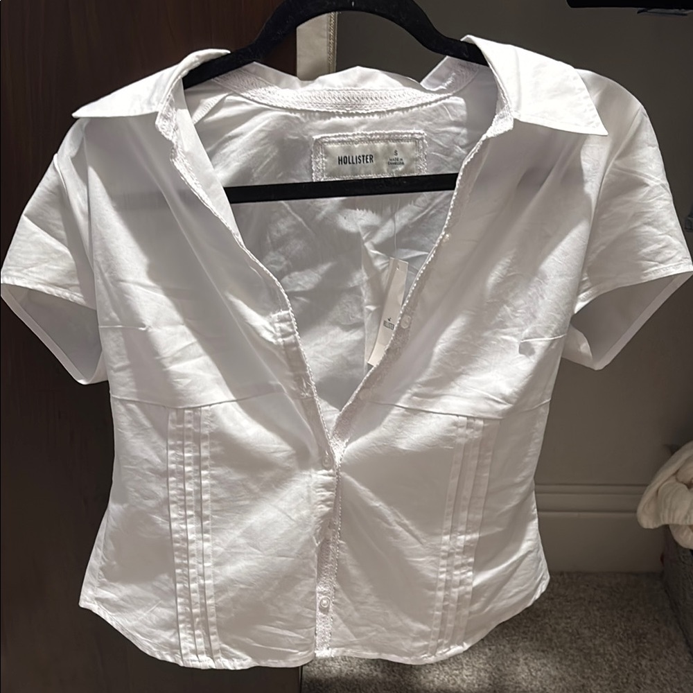 Hollister White Fitted Short Sleeve Button Down Shirt